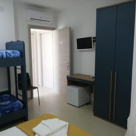Hotel Tirreno Formia Esterno foto
