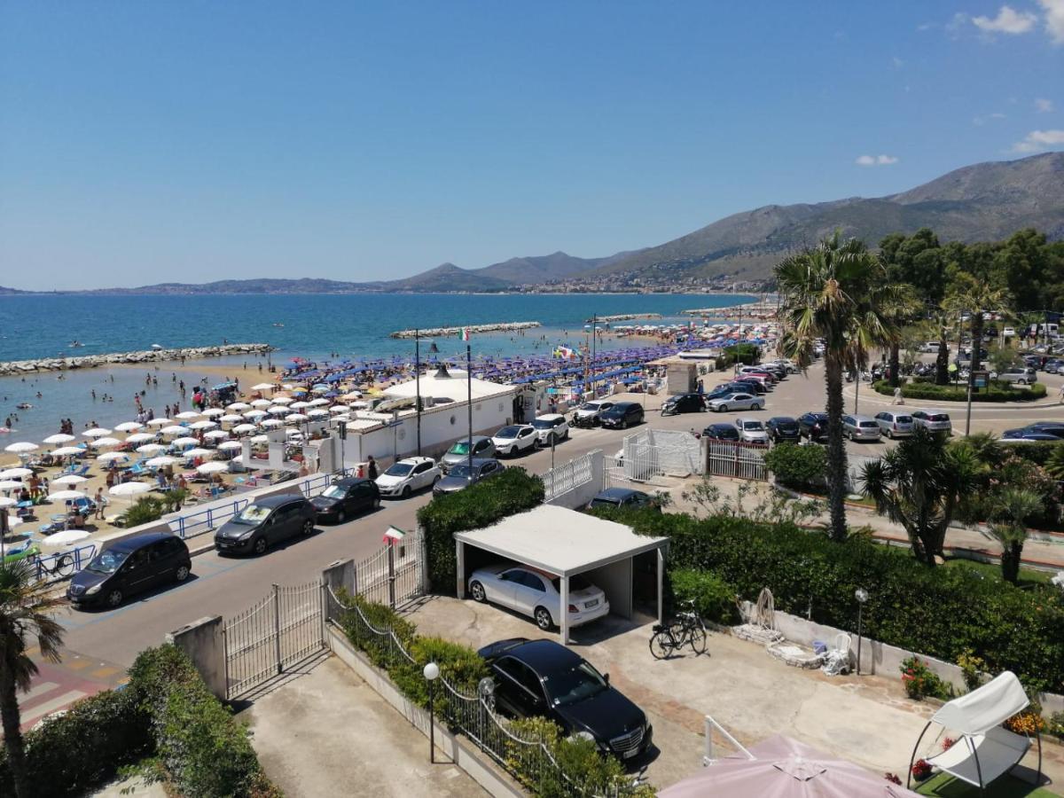 Hotel Tirreno Formia Esterno foto