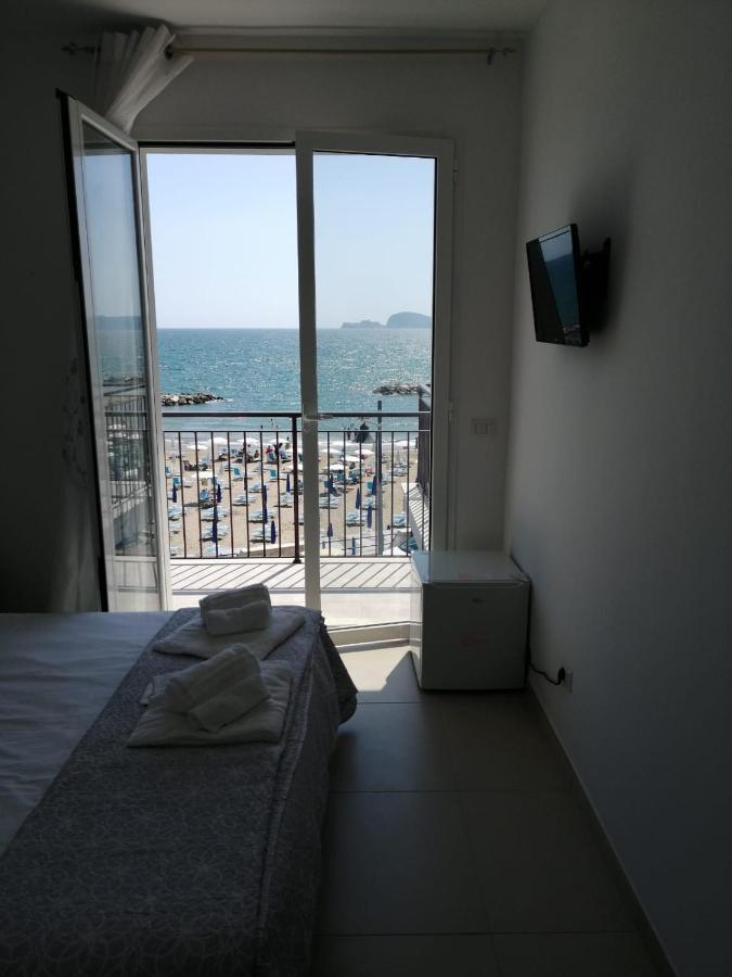 Hotel Tirreno Formia Esterno foto