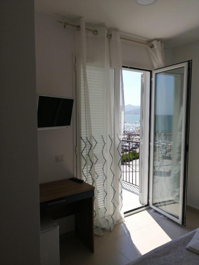 Hotel Tirreno Formia Esterno foto