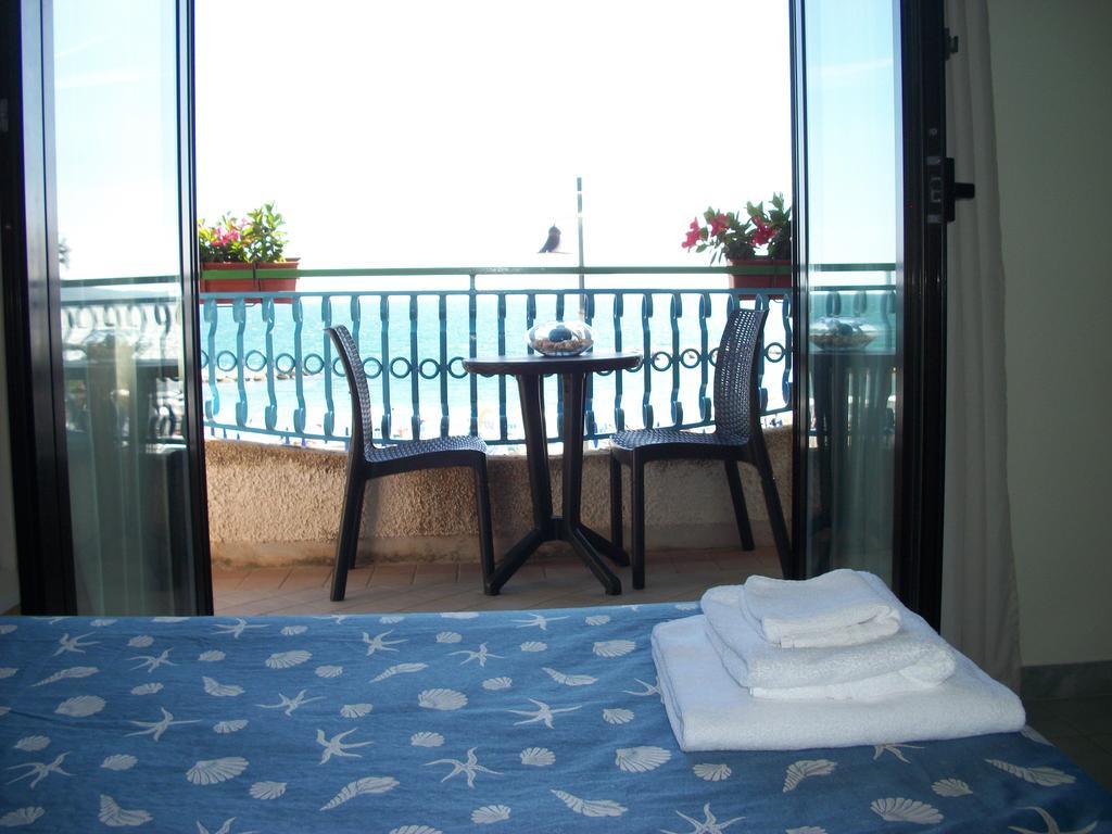 Hotel Tirreno Formia Camera foto