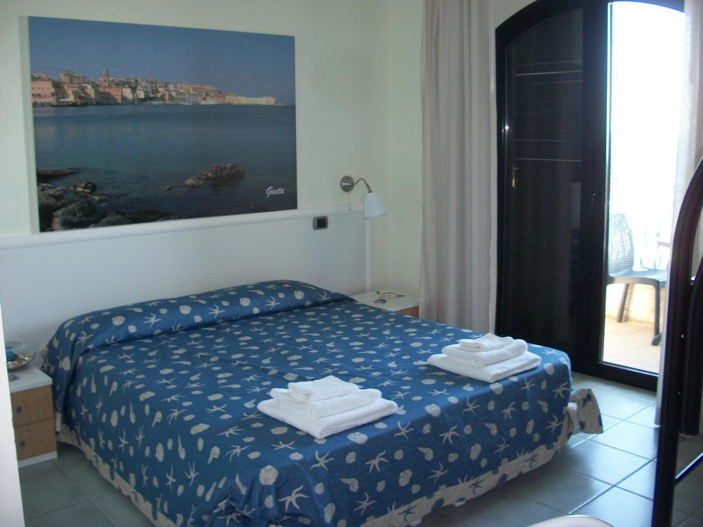 Hotel Tirreno Formia Camera foto