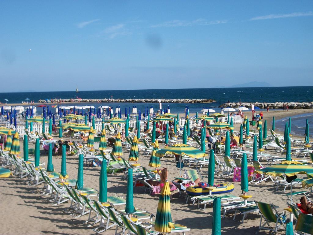 Hotel Tirreno Formia Esterno foto