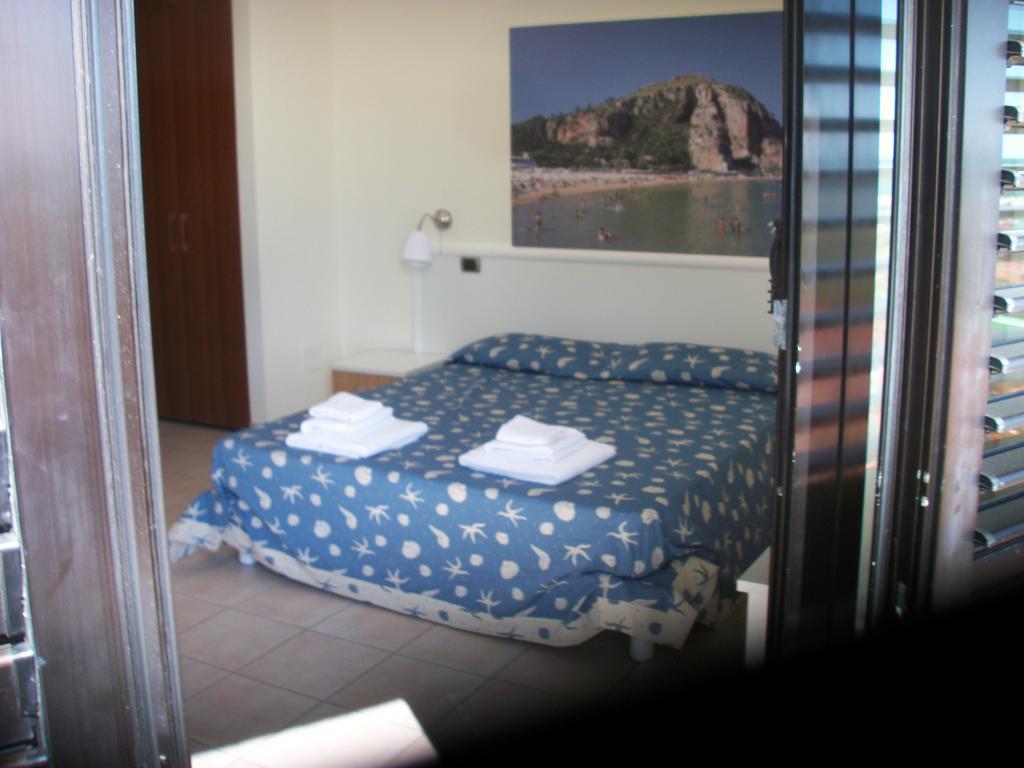 Hotel Tirreno Formia Camera foto