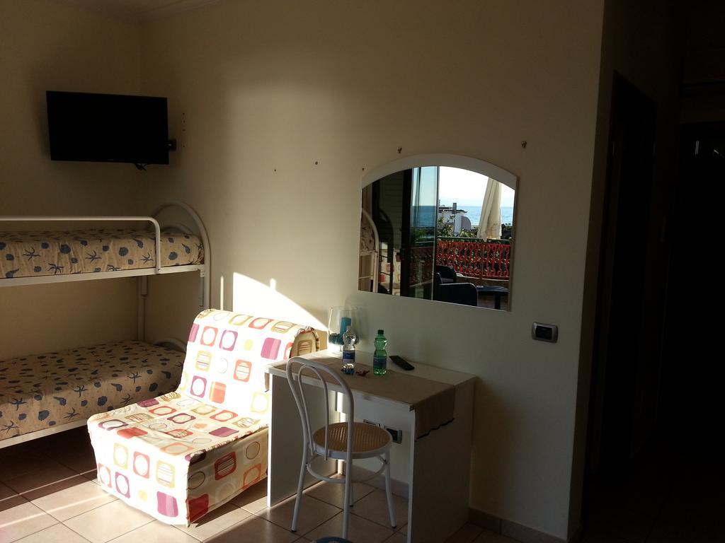 Hotel Tirreno Formia Camera foto