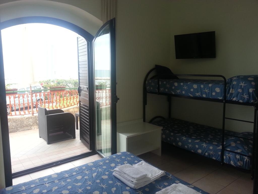 Hotel Tirreno Formia Camera foto