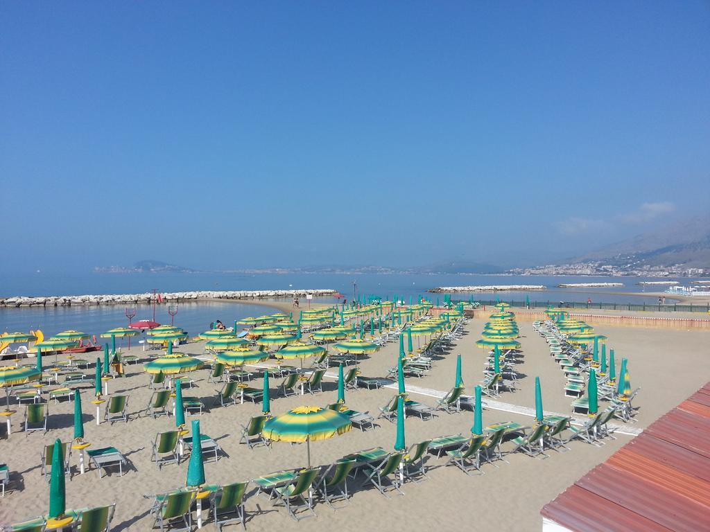 Hotel Tirreno Formia Esterno foto